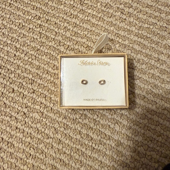 Gold O Earrings - Picture 2 of 2